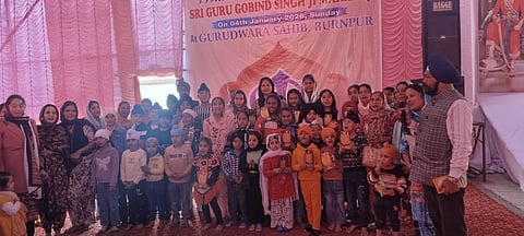 गुरु के इतिहास से बच्चों को कराया गया अवगत