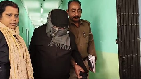 जानिए किसने बेंच दी दूसरे की जमीन