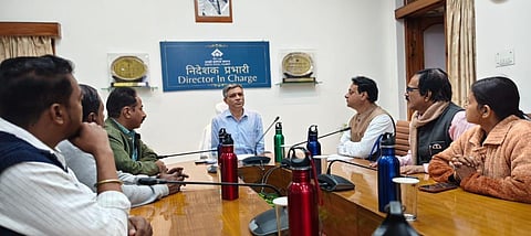 स्कूल निजीकरण के मुद्दे पर निगम प्रतिनिधियों को डीआईसी ने दिया दो टूक जवाब