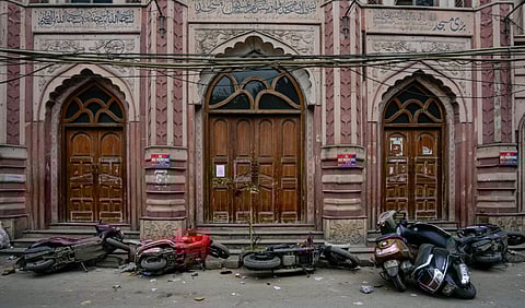 तुर्कमान गेट पर दुकानें बंद, सड़कों पर तनाव