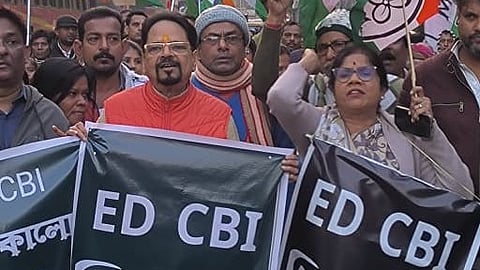 नार्थ कोलकाता में निकाली गयी प्रतिवाद रैली में मंत्री डॉ. शशि पांजा, पार्षद विजय उपाध्याय