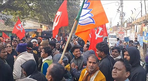 Protests held in Jagaddal and Kamarhati demanding the reopening of jute mills.