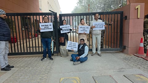 गृह मंत्रालय कार्यालय के बाहर तृणमूल सांसदों का प्रदर्शन, हिरासत में लिये गए सांसदों काे किया गया रिहा