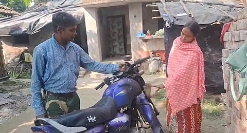 In Jagdal, a BJP booth president has alleged that an attempt was made to burn him and his family alive.