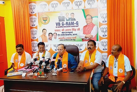 भाजपा के राष्ट्रीय महामंत्री ने श्री विजयपुरम में कार्यकर्ताओं से की मुलाकात