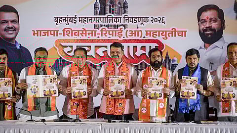 मुंबई को बांग्लादेशियों-रोहिंग्याओं से मुक्त कराएंगेः फडणवीस