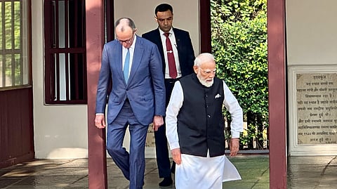 जर्मन चांसलर पहुंचे अहमदाबाद, साबरमती आश्रम में महात्मा गांधी को दी श्रद्धांजलि