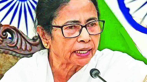 23 साल पुरानी प्रक्रिया से मुकर रहा आयोग : ममता