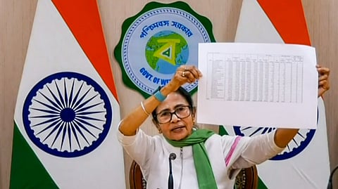 ममता का निर्वाचन आयोग पर गंभीर आरोप, 54 लाख वास्तविक मतदाताओं के नाम हटाए