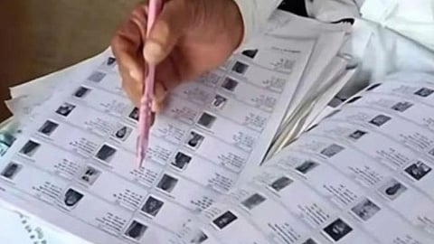 ममता बनर्जी की सरकार ने बताए कितने अवैध मतदाता