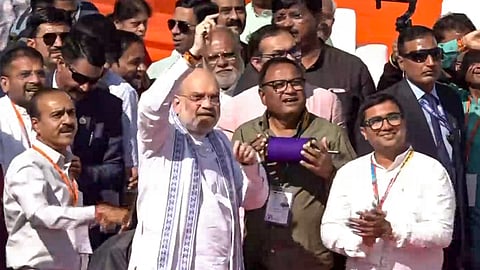 उत्तरायण के अवसर पर अमित शाह ने पतंगबाजी का आनंद उठाया