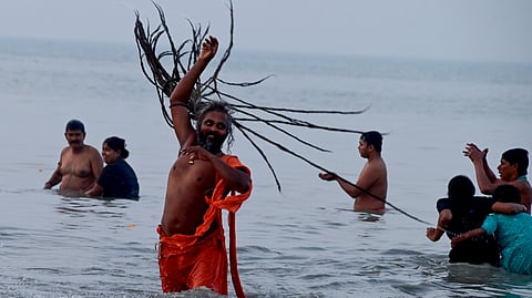 मकर संक्रांति पर गंगासागर में लाखों श्रद्धालुओं ने किया स्नान