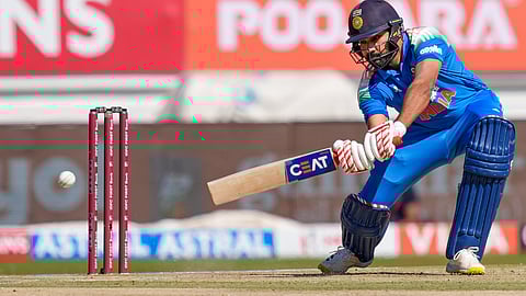 राजकोट वनडेः भारत की सधी हुई शुरुआत, रोहित शर्मा के बाद गिल भी आउट