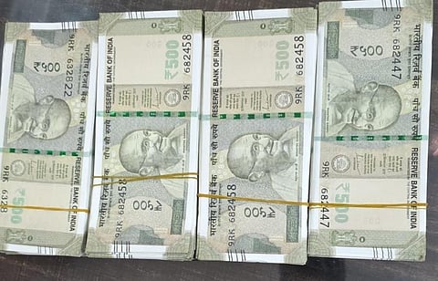 1,71,500 रुपये के नकली नोट