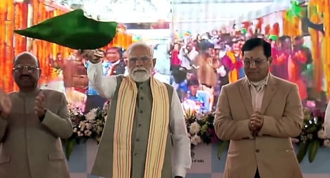 सिंगूर में प्रधानमंत्री मोदी, अमृत भारत ट्रेनों को दिखाई हरी झंडी