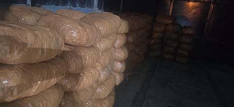 तस्करों के पास से जब्त गांजा