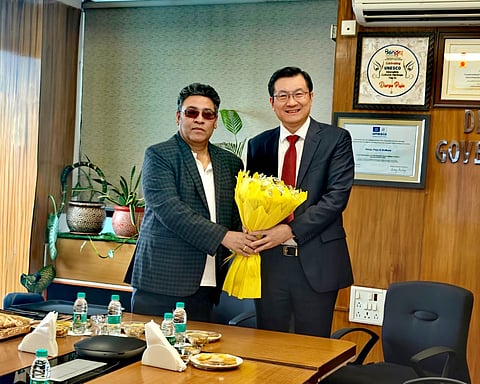 चीन के महावाणिज्य दूत शू वेई और पर्यटन मंत्री इंद्रनील सेन