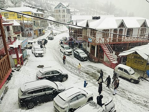 यमुनोत्री एवं गंगोत्री धाम सहित उत्तरकाशी के ऊचांई वाले पर्यटक स्थलों में हिमपात जारी