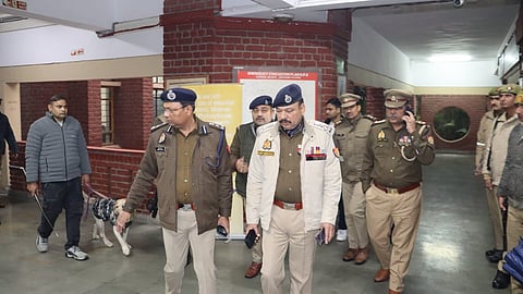 नोएडा-अहमदाबाद के निजी स्कूलों को बम से उड़ाने की धमकी