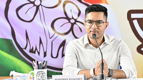 तृणमूल के राष्ट्रीय महासचिव अभिषेक बनर्जी ने राज्यभर के एक लाख से अधिक नेता और बूथ लेवल एजेंटों (BLA) के साथ वर्चुअल बैठक की