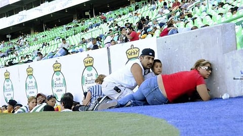 फुटबॉल मैदान में गोलीबारी, 11 लोगों की मौत