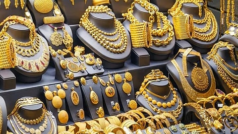सोने में सुधार की उम्मीद
