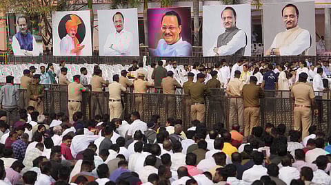 अजित पवार को दी जा रही अंतिम विदाई, उमड़े लाखों लोग