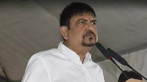 राज्य के अग्निशमन सेवा मामलों के मंत्री सुजीत बाेस