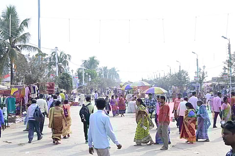 गंगासागर मेला ग्रांउड में तीर्थयात्रियों की भीड़ उमड़ी
