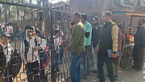 अतिरिक्त शुल्क वसूली के खिलाफ उच्च माध्यमिक परीक्षार्थियों ने किया प्रदर्शन