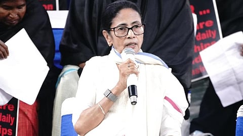 केंद्र दे जिम्मेदारी, राज्य फेंसिंग करने को तैयार: ममता