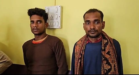 गिरफ्तार दोनों बांग्लादेशी तस्कर