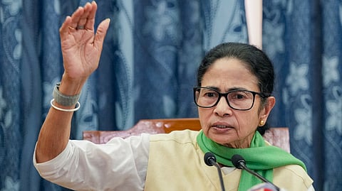 हमारा बजट जनहितैषी जबकि केंद्रीय बजट दिशाहीन: ममता बनर्जी