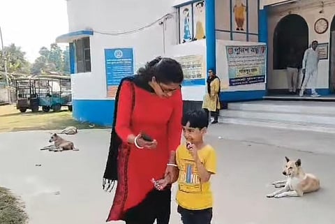 Within a few hours, the police alleviated the family's grief and reunited the lost child with his parents.