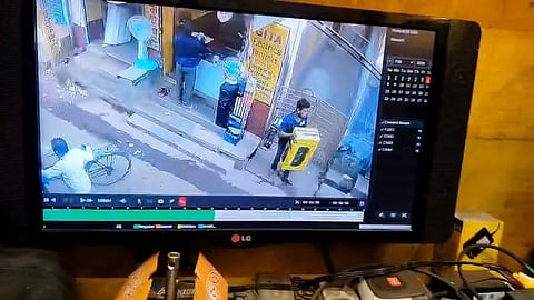 दिनदहाड़े इलेक्ट्रॉनिक्स दुकान में चोरी से मची हलचल