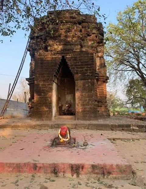 1346 में मल्ल राजा पृथ्वी मल्ल द्वारा निर्मित ऐतिहासिक षाड़ेश्वर मंदिर