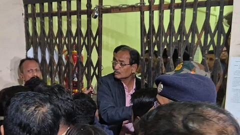 There was a huge commotion at Barrackpore court during the councilor's appearance.