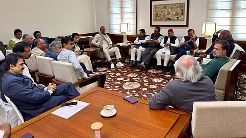 ओम बिरला के खिलाफ अविश्वास प्रस्ताव लाने की विपक्ष की तैयारी, तृणमूल के रुख पर असमंजस