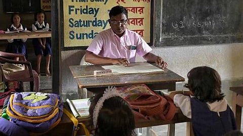 जरूरत पड़ी तो प्राइमरी शिक्षकों को दी जाएगी परीक्षा संभालेंगे की जिम्मेदारी