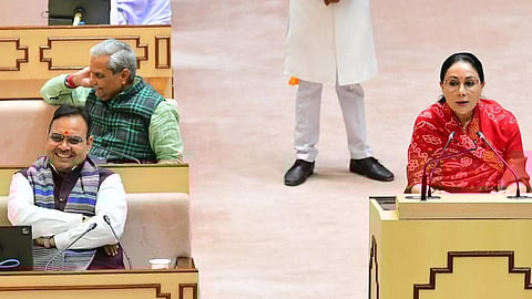 विधानसभा में बजट पेश कर रहीं वित्त मंत्री दिया कुमारी