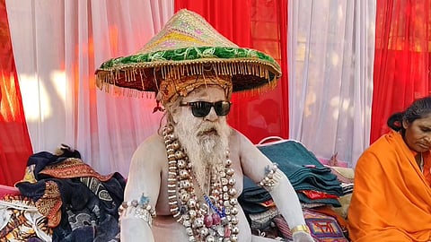 त्रिवेणी के कुंभ मेला में पहुंचे टोपी बाबा