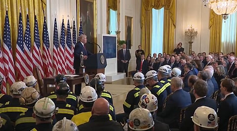 कोयला खदान श्रमिकों को संबोधित करते डोनाल्ड ट्रंप