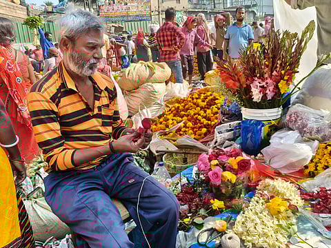 महाशिवरात्रि और वैलेंटाइन डे को लेकर फूल बाजार में जबरदस्त उछाल