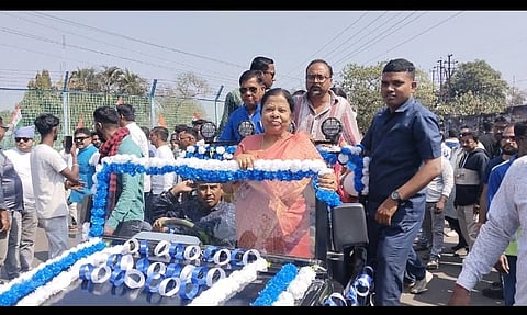 विधायक असीमा पात्र एसआईआर के खिलाफ रैली को नेतृत्व देती हुई, साथ्ज्ञ में हैं कई अन्य नेता