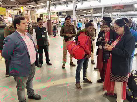 Eastern Railway के Howrah Railway Station पर मजिस्ट्रेट की अगुवाई में टिकट जांच अभियान