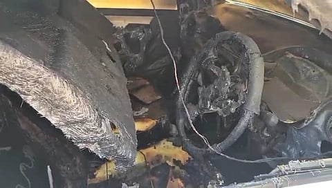 आग लगने के कारण जली कार
