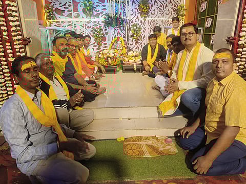 रवींद्रनगर के महाकाल मंदिर में महाशिवरात्रि पर पूजा अर्चना के दौरान ली गई तस्वीर