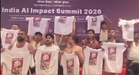 AI इम्पैक्ट समिट में युवा कांग्रेस के कार्यकर्ताओं का शर्टलेस प्रदर्शन, गिरफ्तार