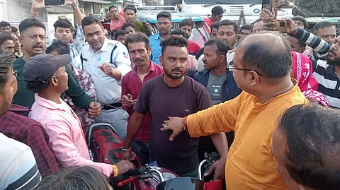 चार दिनों से जलापूर्ति नहीं होने से नाराज सड़क उतरे लोग