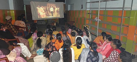 तृणमूल ने दिखायी लोक्खी एलो घोरे फिल्म